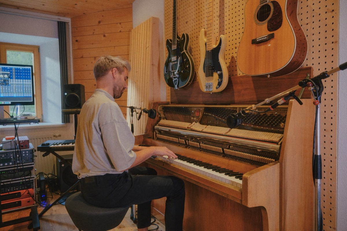 Schimmel Wandklavier in der Regie
